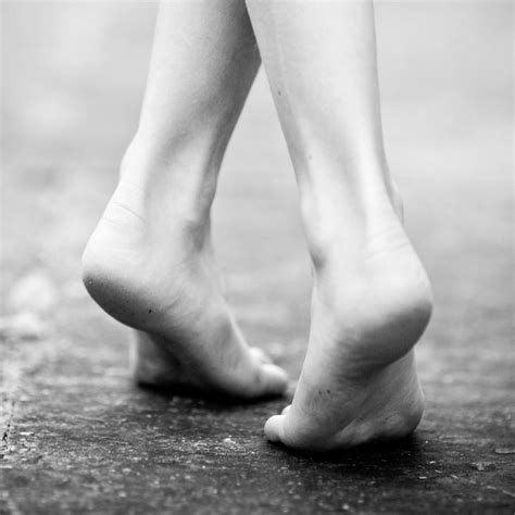 Simple And Lovely Barefoot Body Photography Pose Reference