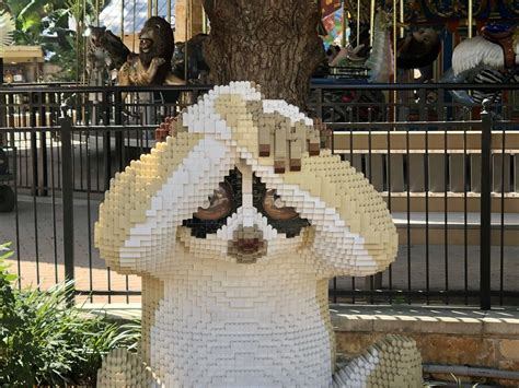 20 Impressive Lego Sculptures Of Animals That Took Over 3 Million