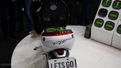 eicma 2015 gogoro smartscooter ev gets called “tesla of scooters” autoevolution
