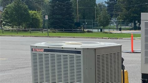 Two 1998 Trane 3 Phase Central Air Conditioners Starting Up Youtube