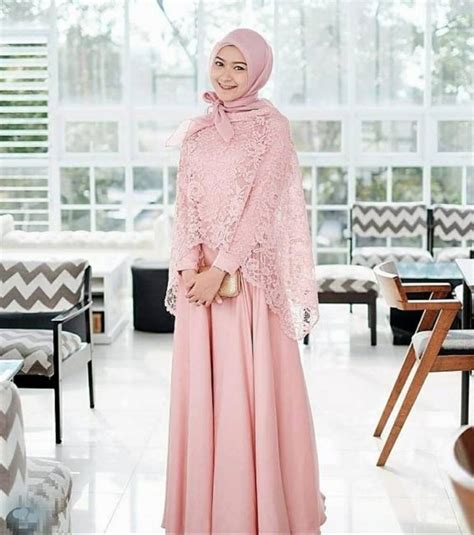 Dress brokat ini dapat digunakan untuk menghadiri acara resepsi pernikahan teman anda. 50+ Dress Kondangan Bahan Brokat Terbaru 2020