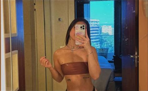 Mel Maia Recém Solteira Compartilha Selfie De Biquíni Em Frente Ao Espelho Uei
