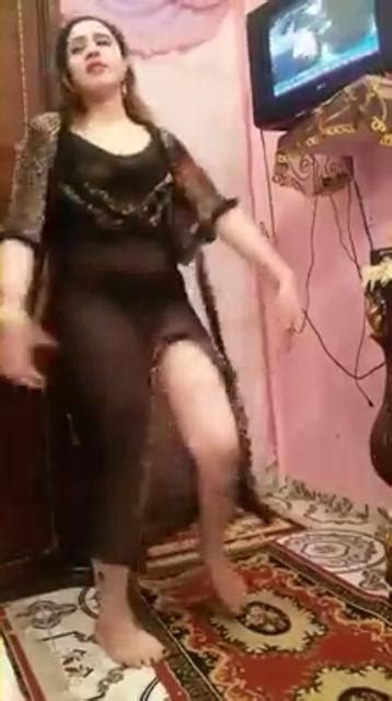 شرموطة مصرية ترقص بلباس شفاف