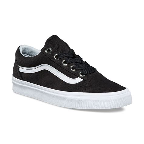 These are my go to lacing styles for my old skools! Vans Oversized Lace Old Skool Women's Shoe - Black/True White | BOARDWORLD Store
