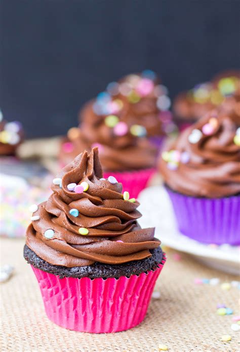 Easy Chocolate Cupcakes Made In One Bowl Rich Moist Fudgy And Way Better And Easier Th