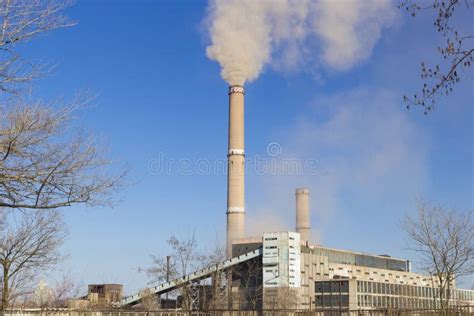 Inquinamento Atmosferico Della Fabbrica Con Fumo Fotografia Editoriale Immagine Di