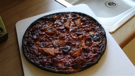 The Burnt Pizza Toppings That Had Reddit Divided