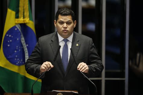 Um aliado de davi alcolumbre disse a o antagonista que o senador do amapá jogou a tolha e não vai tentar manobra regimental alguma para forçar a reeleição. Davi Alcolumbre é eleito novo presidente do Senado Federal ...