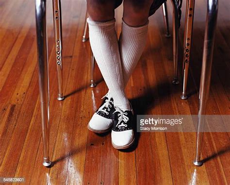 Teenage Girls Legs Crossed Photos Et Images De Collection Getty Images