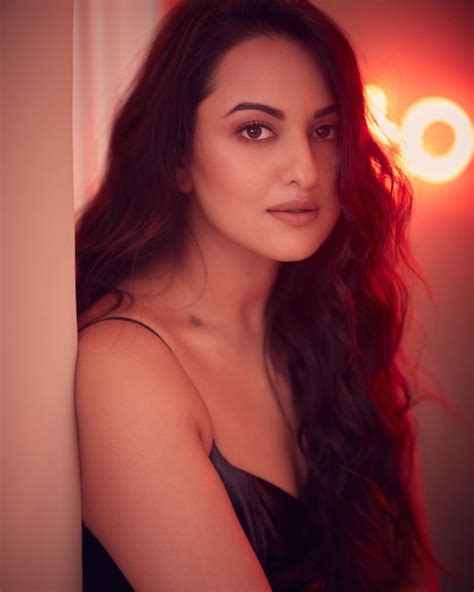Sonakshi Sinha Latest Cool Look In Her Instagram Post See The Photos Photos Sonakshi Sinha के