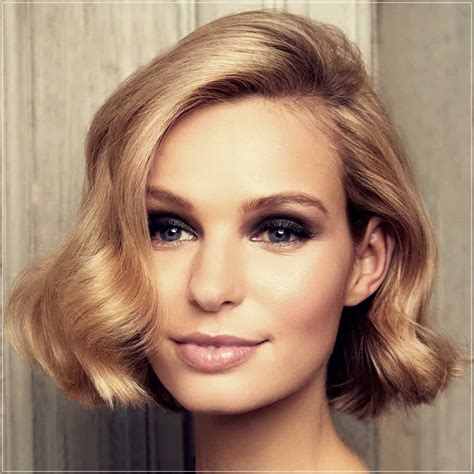 The hairstyle is slightly shorter than the bob and looks stylish and feminine. Short haircuts winter 2019 2020: all the TrendsShort and ...