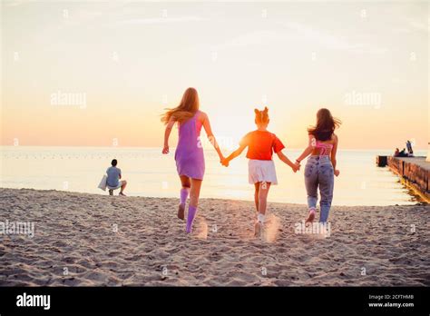 Teenagers Sunbathing Hi Res Stock Photography And Images Alamy