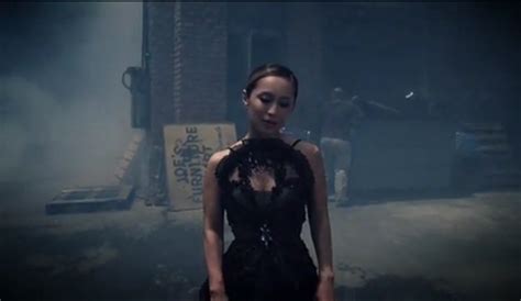 Penyanyi Ayumi Hamasaki Pakai Gaun Tex Saverio Di Video Klip Terbaru