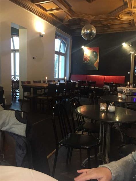 Read 154,181 reviews of charlottenburg hotels and restaurants with a berlin do try the schwarzes café for a beer and/or some good pasta (bruschettas are great too). Schwarzes Café Cafe in 10623 Berlin (Charlottenburg)