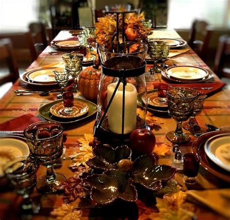 Steal our best table setting and. Best Thanksgiving Color Combinations: Burgundy Table Setting