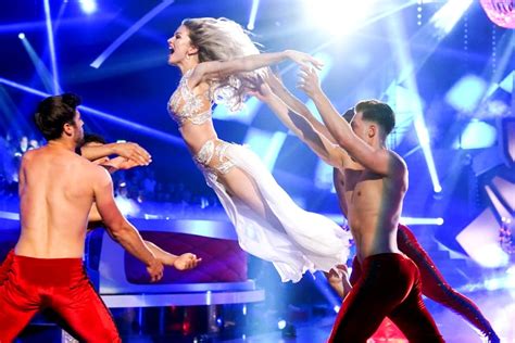 Oleksandr berezan, ua 2019, 98 min, hits (german premiere) just dance 2019 is available now on all consoles, including ps4, xbox one, xbox 360, wii, wii u. Let's dance 2019 am 24.5.2019 Kritik: Zwei magische ...