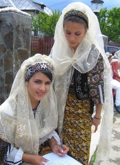 romanian traditional costumes part 1 port national romanian women traditional outfits