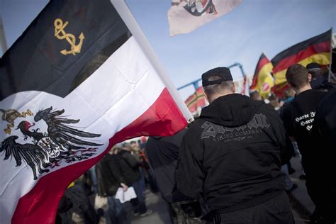Wundert mich ein bisschen, dass das noch nicht durch den stream ging. Rechter Terror in Deutschland - Neue ZDFinfo-Doku ...