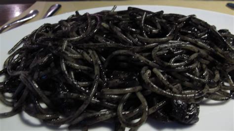 La ricetta siciliana però si presta ad una variante: Spaghetti al nero di seppia ricetta di Francesco Raciti ...