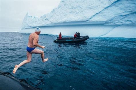 لرفع الوعي بأزمة المناخ لويس بوغ أول رجل يسبح في مياه القطب الجنوبي ‏ البوابة