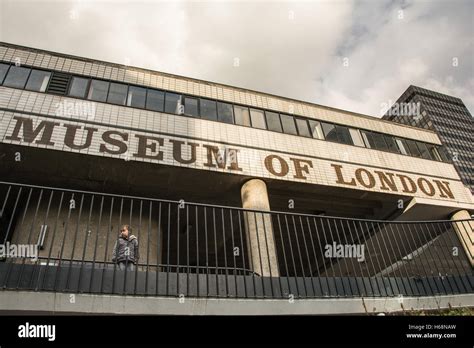 The Museum Of London London Wall Barbican London Ec2 Stock Photo Alamy