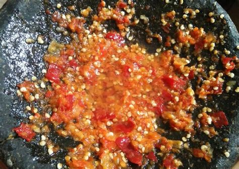 Itulah resep membuat sambal roa dan tips memasaknya. Cara Membuat Sambal Bawang Pedas Enak : Cara Membuat ...
