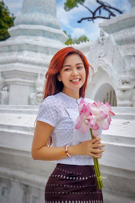 Model Nwe Nwe Tun In Beautiful Myanmar Outfit At The Pagoda On Full