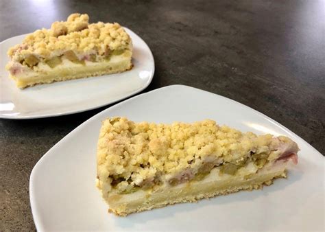 Rhabarberkuchen mit Pudding und Streusel Rezept