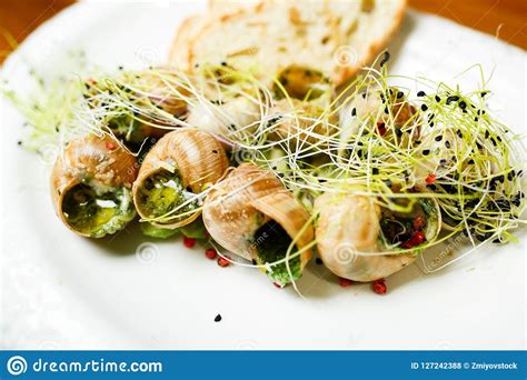 Prepared Foods Classic French Escargot Burgundy Snails With Spinach