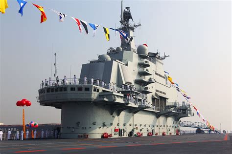Der erste in china gebaute flugzeugträger und der erste chinesische zerstörer wurden kürzlich vom china\'s first domestically developed aircraft carrier, the type 001a, is seen at a port in dalian. China: Tödlicher Zwischenfall bei Kampfjet-Landung auf ...