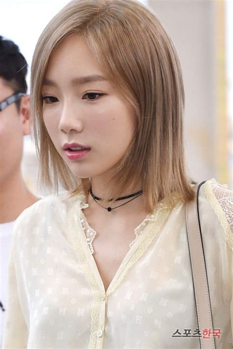 Snsd Taeyeon And Tiffany Are On Their Way To La For Kcon 2016 Taeyeon Short Hair Girls