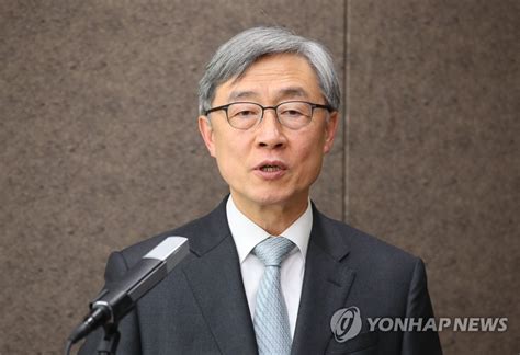 야권의 잠재적 대선 주자 중 한명으로 거론되고 있는 최 원장은 이날 국회 법사위 전체회의에. 최재형 "감사원 독립 기구화, 바람직한 안 중에 하나" | 연합뉴스