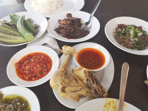Rendang, gulai ayam and ayam bakar: food+road trip: Restoran Nasi Kapau (Masakan Minang ...