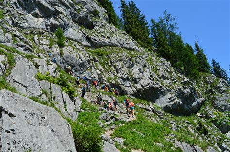 Die wanderung zum watzmannhaus ist der ideale einstieg zum berchtesgadener schicksalsberg! Meine erste 24 Stunden Wanderung: Watzmann extrem