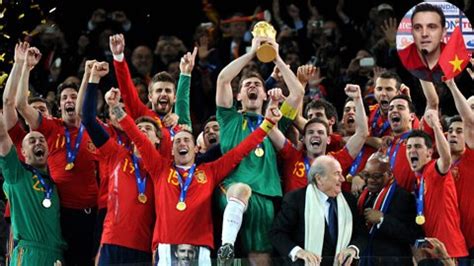 Reino de españa), là một quốc gia có chủ quyền với lãnh thổ chủ yếu nằm trên bán đảo iberia tại phía tây nam châu âu. Đội tuyển Tây Ban Nha tham dự World Cup 2014: Khó lập lại ...