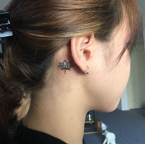 16 11 2017 Behind Ear Tattoos Flower Tattoo Ear Unique Small Tattoo