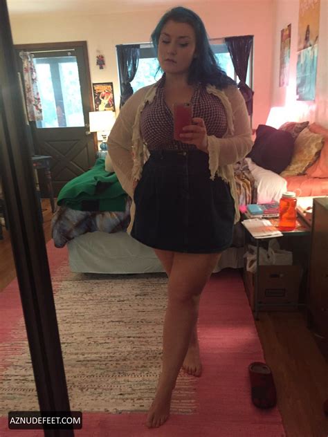 LEAH WILLIAMS Feet - AZNudeFeet