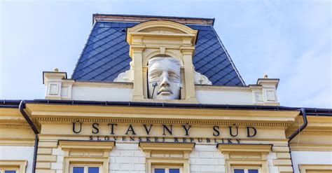 Byla špatná protože si to přál havel a taky jsem ještě nezaznamenal, že by se někdo ozval, že by pan babiš někomu ublížil. Babiš už nesmí žalovat Ústav paměti, za to že byl veden u ...