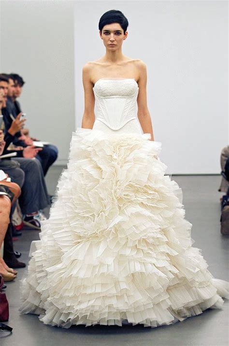 Artistic, modern and luxurious design, vera wang bridal gowns have been a staple in the bridal world. Vera Wang ~ Fall 2013 | Wedding dresses, Designer wedding ...