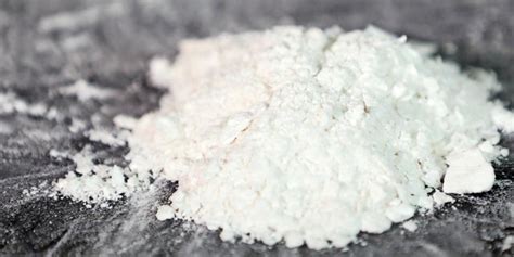 It is commonly snorted, inhaled as smoke, or dissolved and injected into a vein. Hunderte Kilo Kokain bei Drogenrazzia sichergestellt