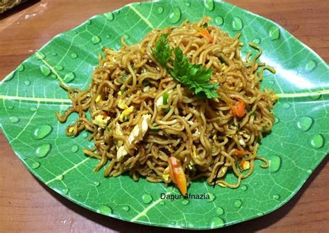 Bakmi jawa identik dengan bakmi rebus, namun sekarang telah divariasi dengan menambahkan menu lainnya seperti bakmi goreng/nyemek, bihun rebus/goreng/nyemek, dan nasi rebus/goreng/ruwet. Resep Bakmi goreng jawa oleh Dapur Afnazia - Cookpad