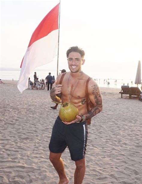 Stephen henry bear (born 15 january 1990) is an english television personality. Charlotte who? Stephen Bear moves on from Crosby woes in epic style | Daily Star