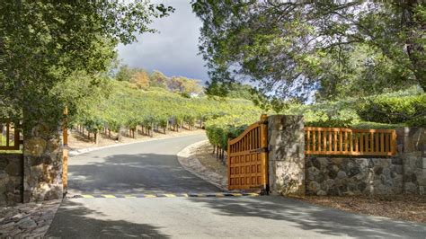 Napa Valley Mansion Has Its Own Vineyard And Wine Cellar