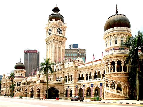 Pembangunan di negara kita semakin hari semakin maju dan pesat seiring dengan nama malaysia yang kini berjaya menempa nama di persada antarabangsa. SISI BAHASAKU: ESEI: MENGEKALKAN BANGUNAN BERSEJARAH...!
