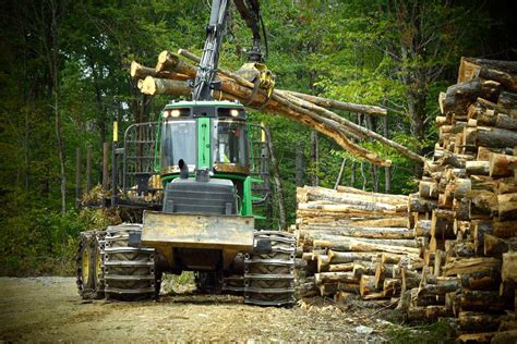 This Program That Trains New Loggers Shows Promise For Maines Industry