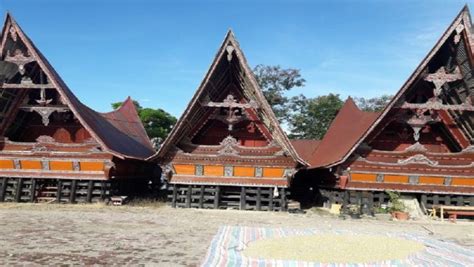 Inilah Rumah Adat Batak Rumah Bolon