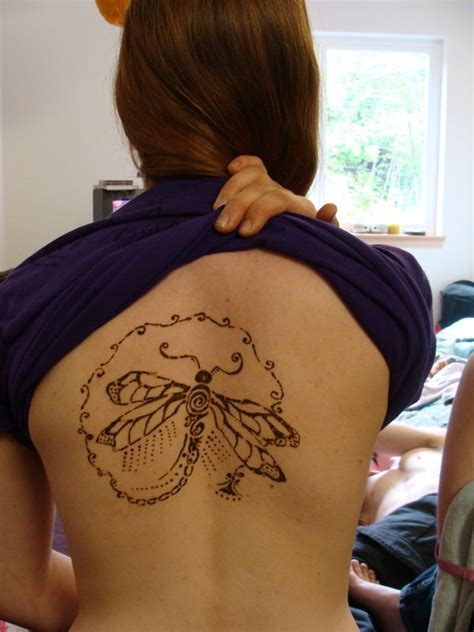 Carefully peel back paper off of skin 4. 35+ Beautiful Henna Tattoo Designs | EntertainmentMesh