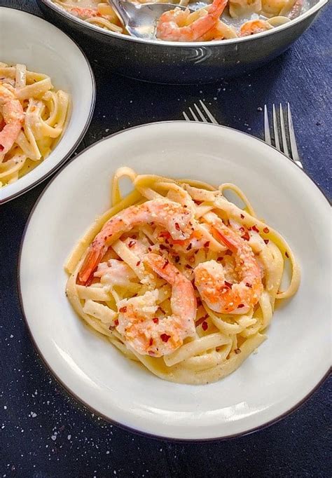 This creamy shrimp pasta recipe is one of my favorites. Garlic Shrimp Pasta (20 Minutes Recipe) #shrimppasta