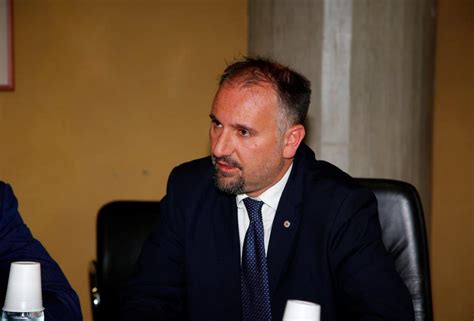 For an afternoon, the giro had leaped back a few dozen years. Giro d'Italia: Liris, l'Abruzzo si veste di rosa | Regione ...