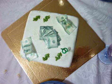 It's a simply amazing moist chocolate cake filled with dark chocolate mousse, and a warm chocolate frosting poured on top! Oceanos de ideias entre doces e salgados: Boas maneiras à mesa